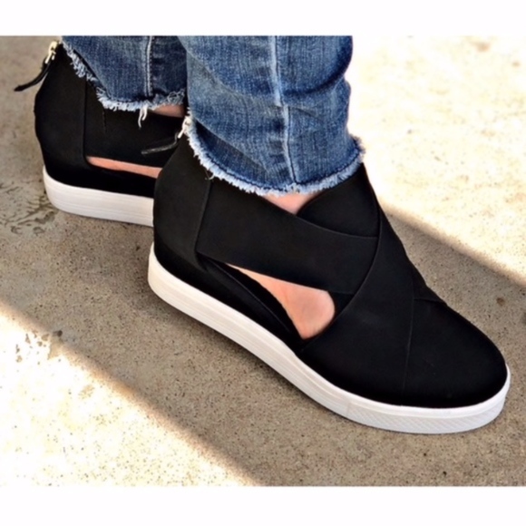 Black Vegan Leather Hidden Heel Zipper Back Sneakers - Picture 7 of 7